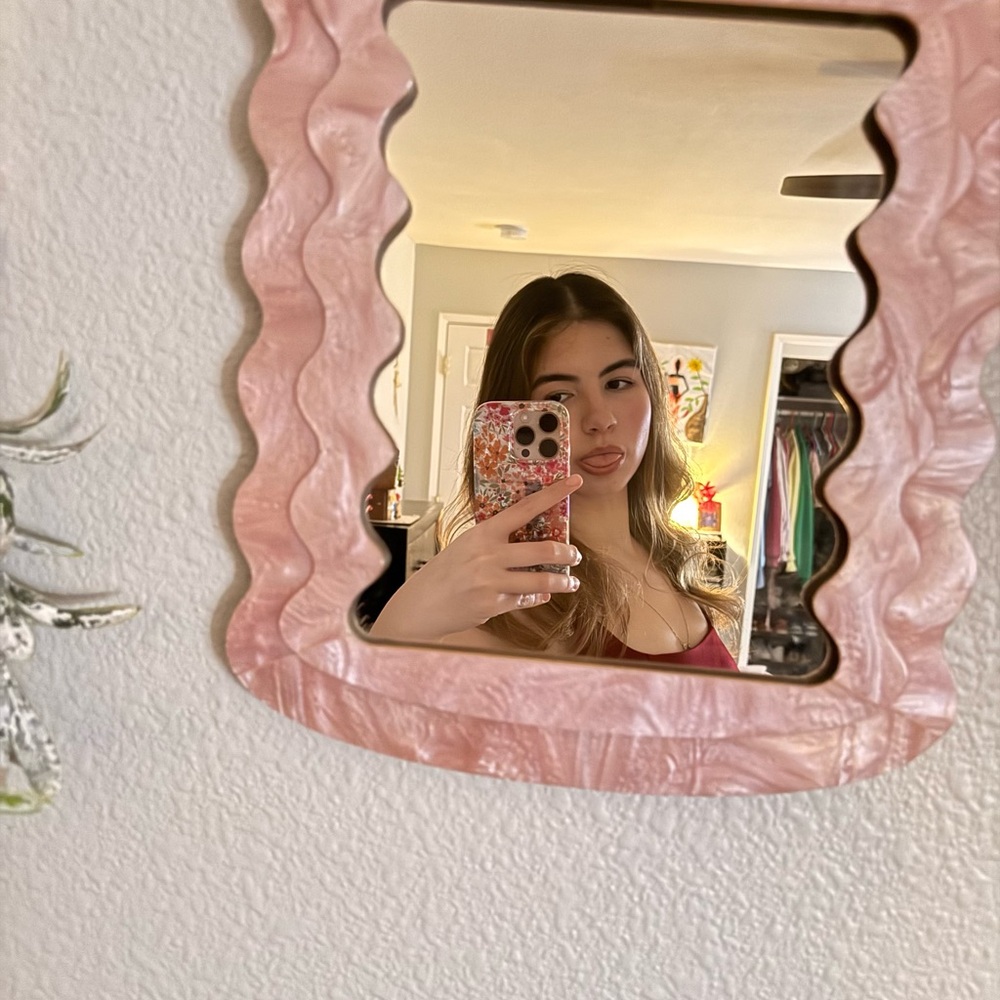 Meet your Posher, Yisel